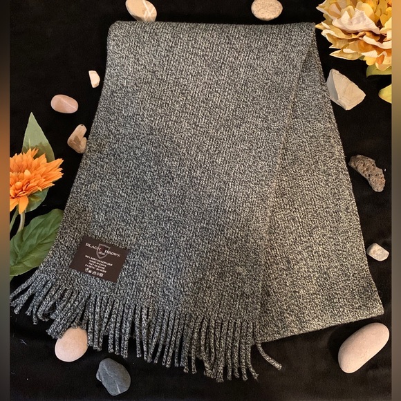 Black Brown 1826 - Heather Grey Knit Scarf With Fringe - Picture 1 of 2